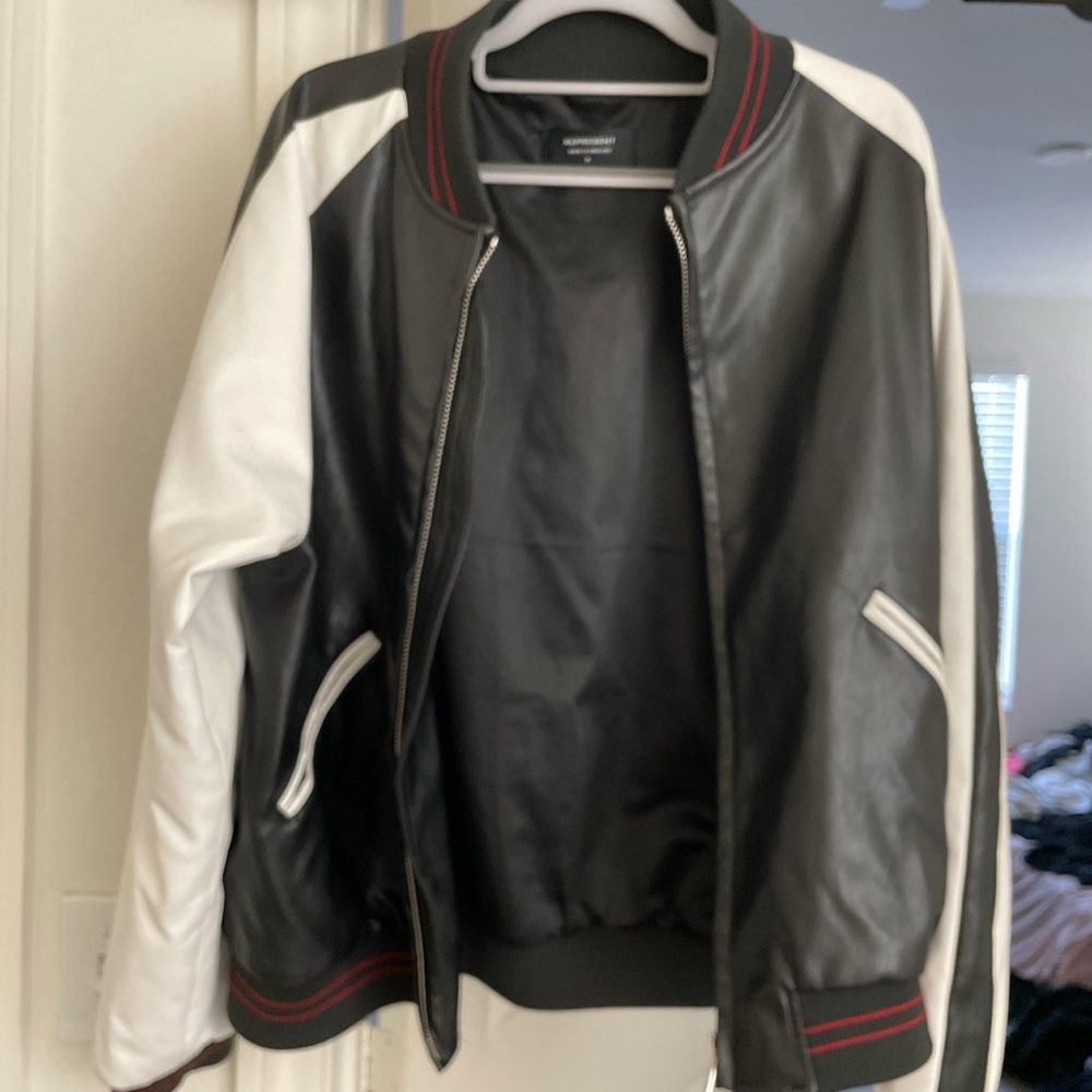 Represent clo jacket
